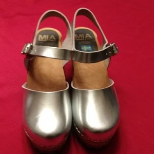 Mia clogs